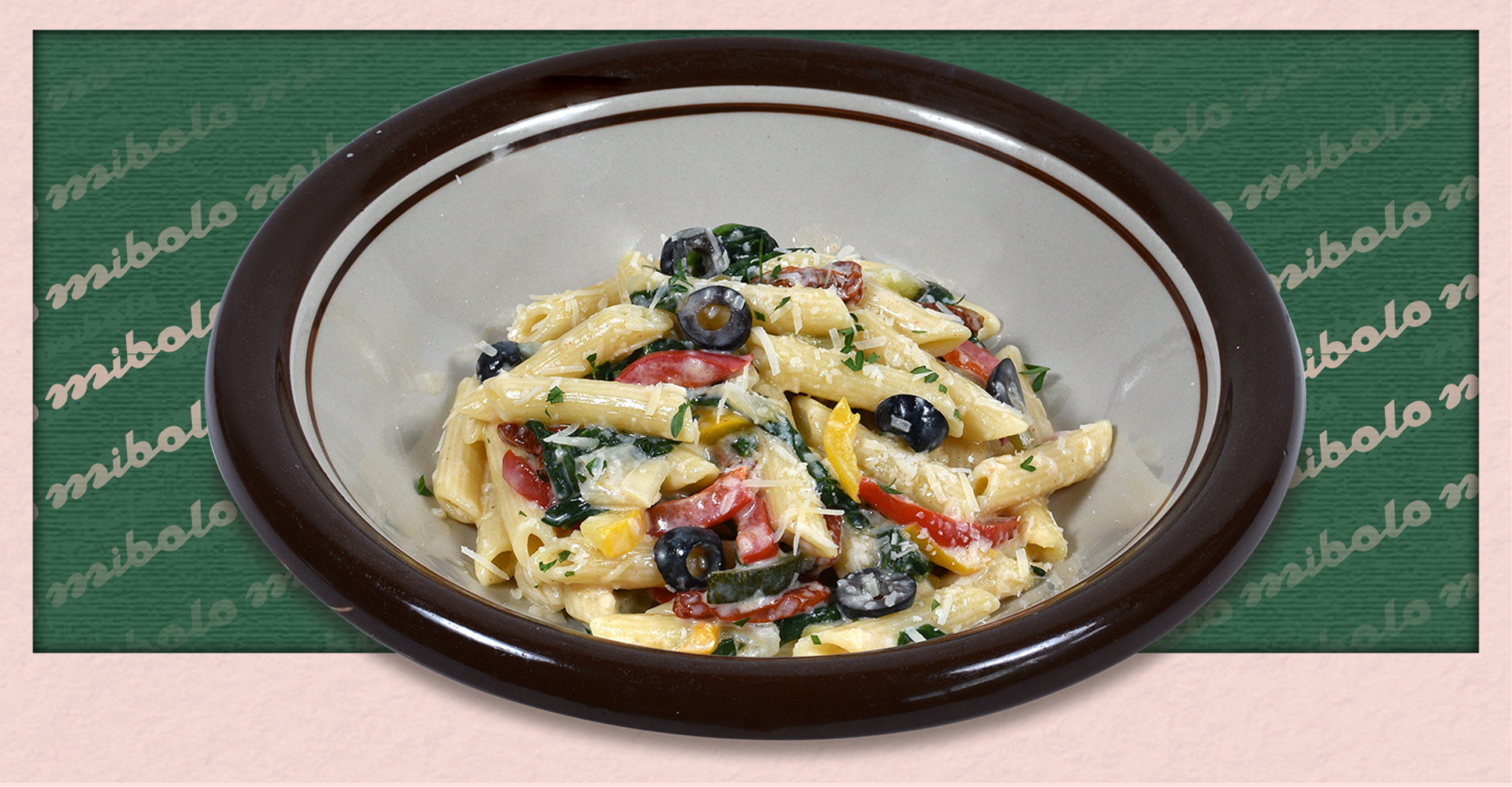 Nui penne với rau củ và sốt phô mai parmesan